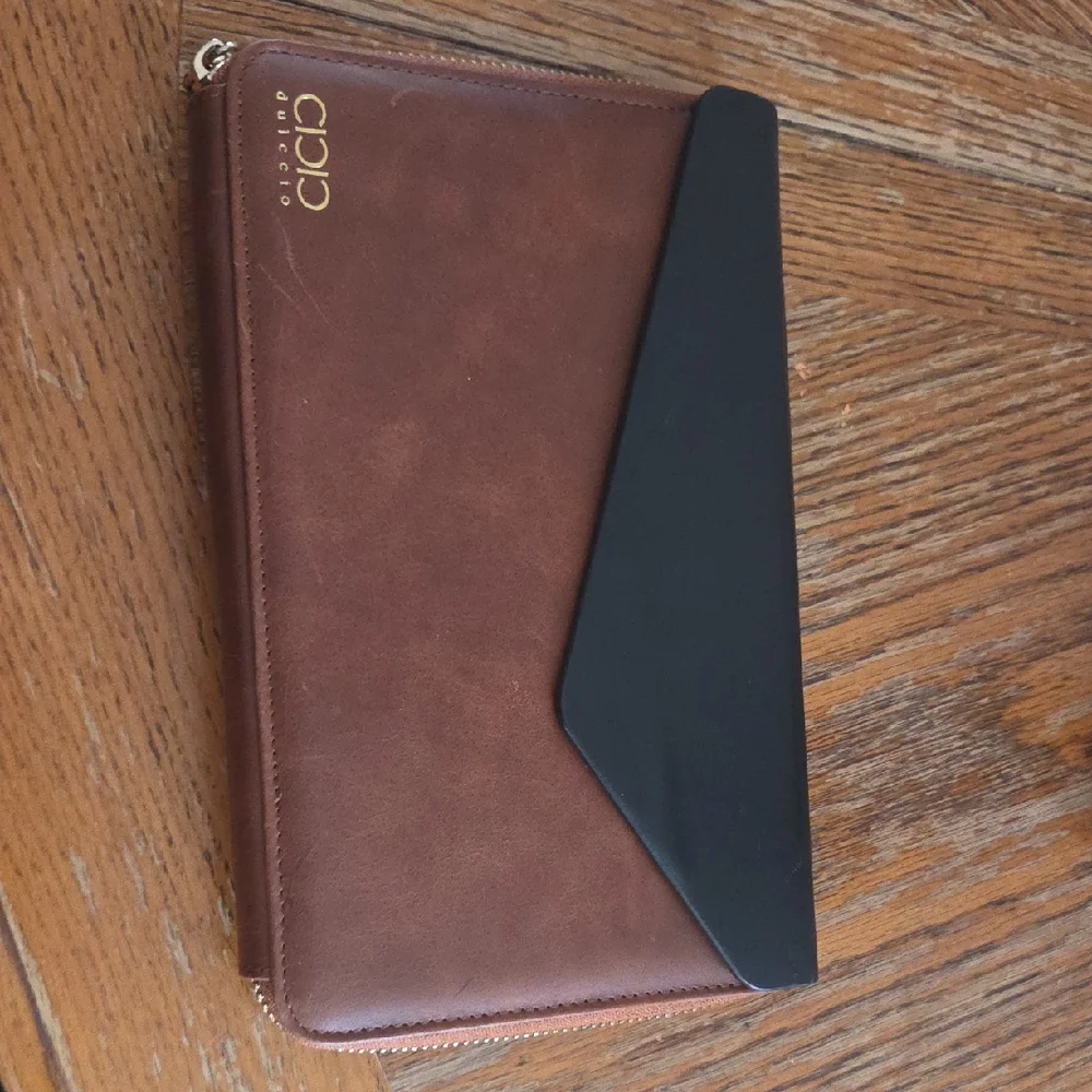 Dulccio Leather Zipped Tablet Folio Case Holder - Picture 1 of 8